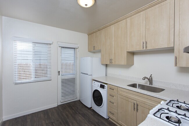Building Photo - Ocean Beach: Cottage Style One Bedroom w/ ...