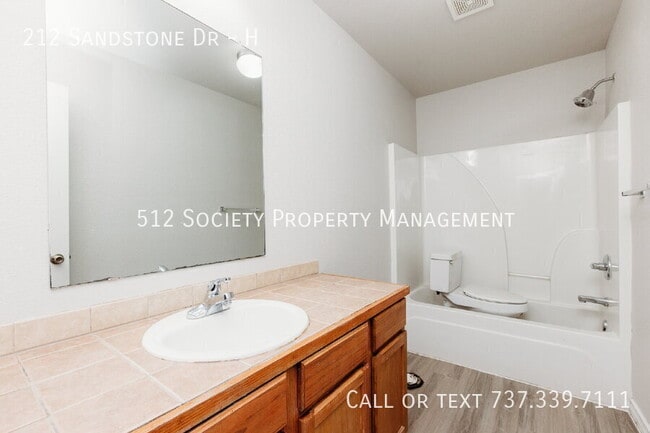 Building Photo - 212 Sandstone Dr