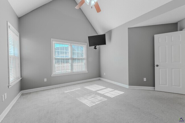 Building Photo - 611 Bay Laurel Cir