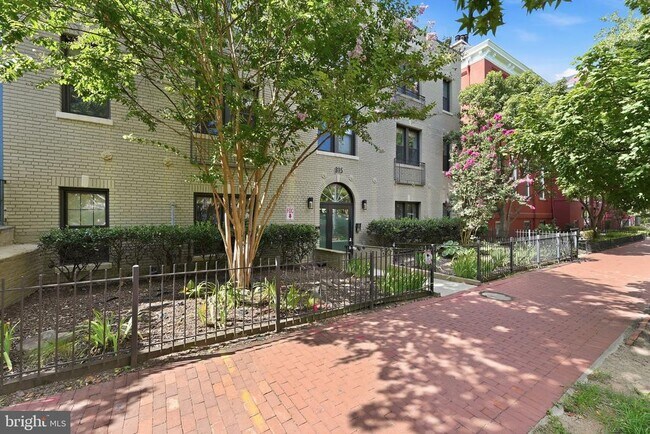 Building Photo - 315 G St NE