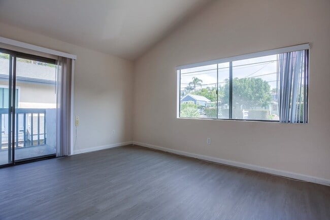 Building Photo - 243-243 N Granados Ave