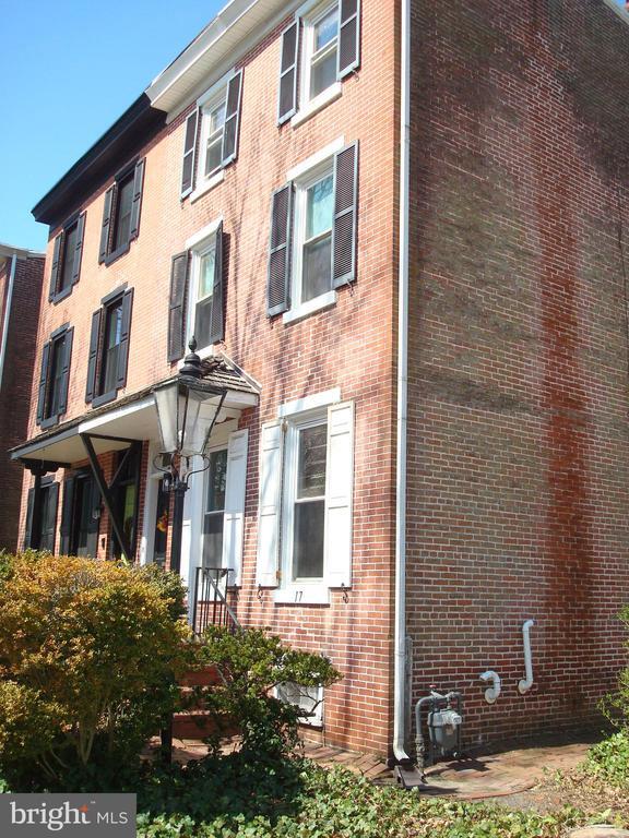 Building Photo - 17 Price St