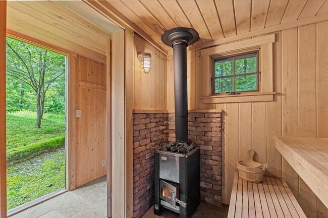 Building Photo - 36 Moses Pond Rd