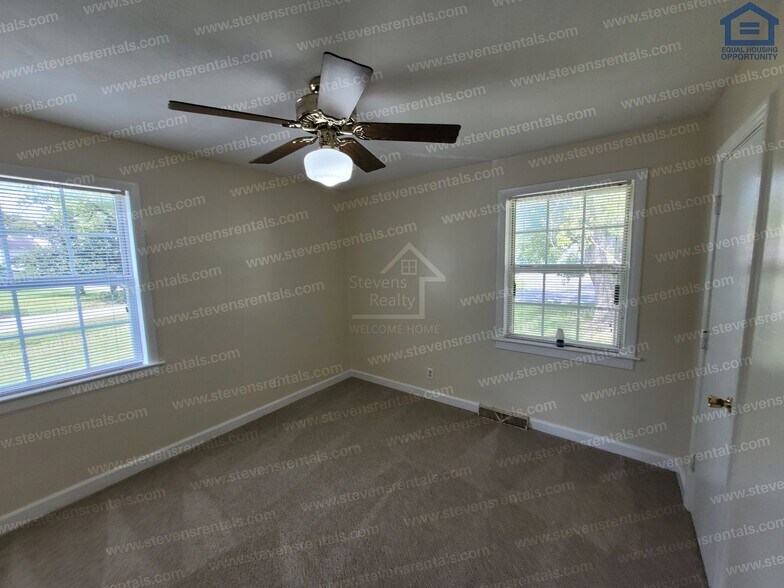 Building Photo - 205 E 13th St