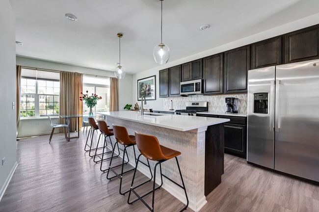 Building Photo - 605 Brook Ct