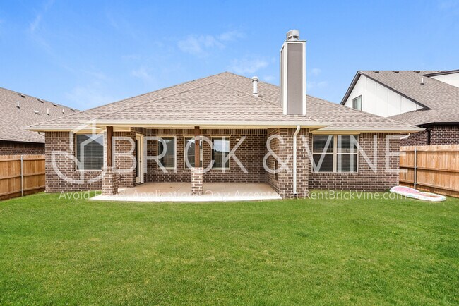 Building Photo - 5224 White Gold Ave
