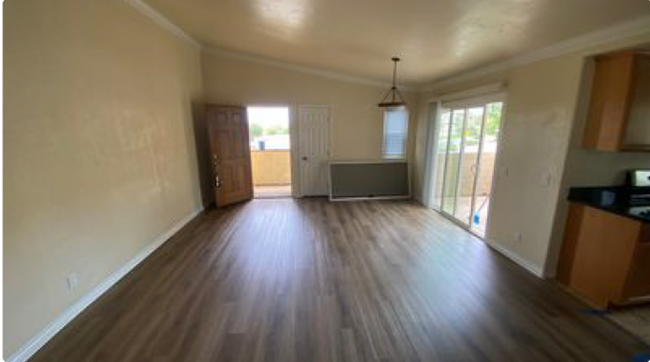 Building Photo - Gorgeous 1 Bedroom w/ 1 Car Garage & 1 Add...