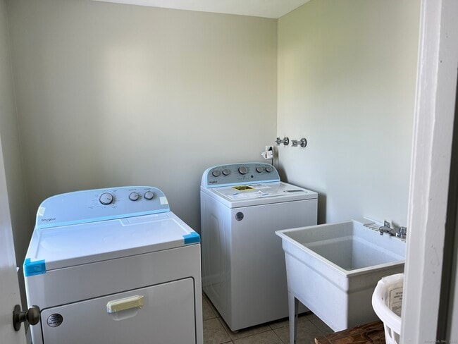 Building Photo - 138 Carroll St