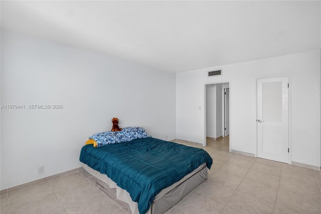 Building Photo - 1000 West Ave