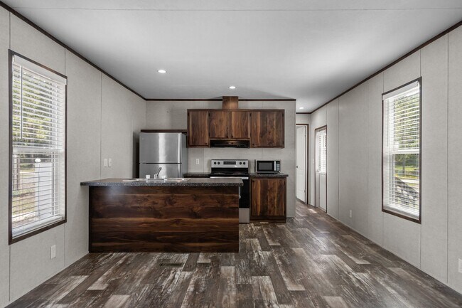 Building Photo - 2039 Elmwood St SW