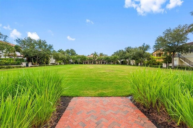 Building Photo - 6022 Beacon Shores St