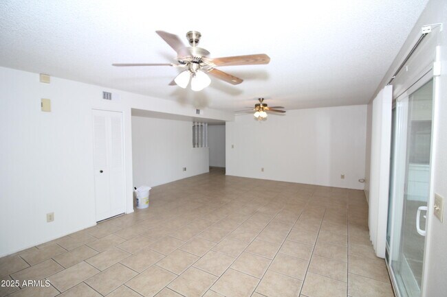 Building Photo - 626 W Paseo Way