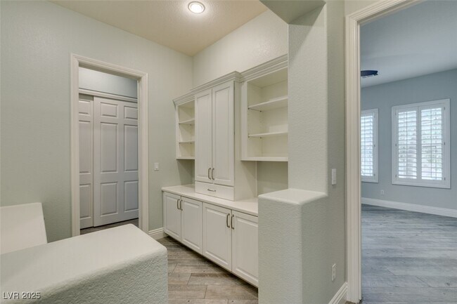 Building Photo - 1704 Cypress Manor Dr