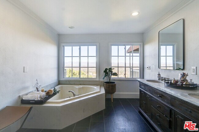 Building Photo - 456 S McKnight Rd