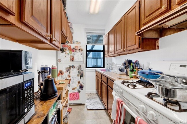 Building Photo - 7 Greenridge Ave