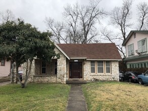 Building Photo - Highland Park 2/1 Home Ready for Move-In