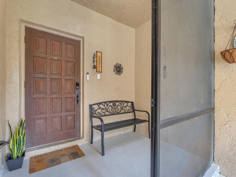 Building Photo - 4006 Estepona Ave