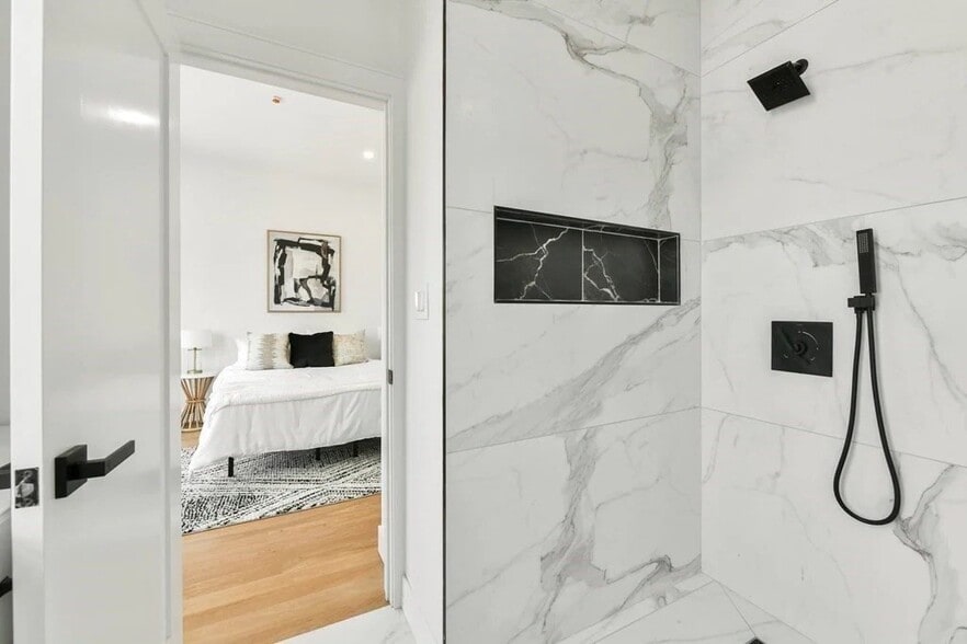 Building Photo - 142 Chelsea St