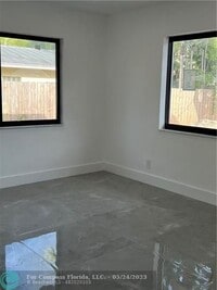 Building Photo - 6542 SW 41st St