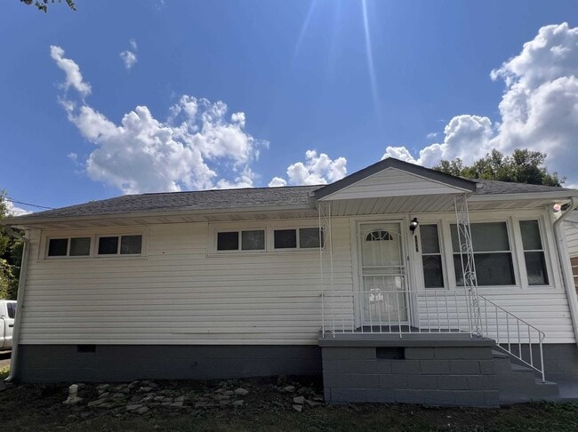 Primary Photo - Adorable, remodeled 3br/1ba house close to...
