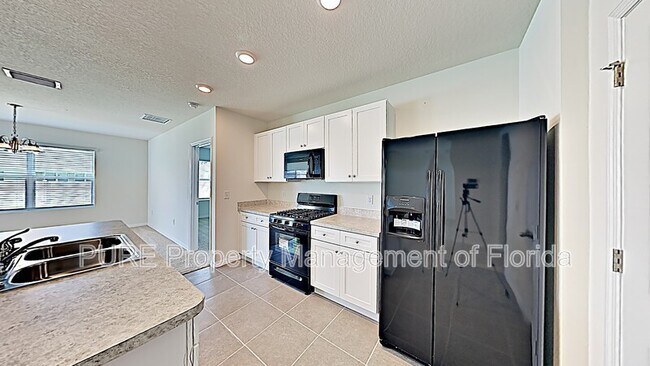 Building Photo - 9734 Pepper Tree Pl