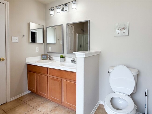 Building Photo - 2414 Lakecrest Village Ct