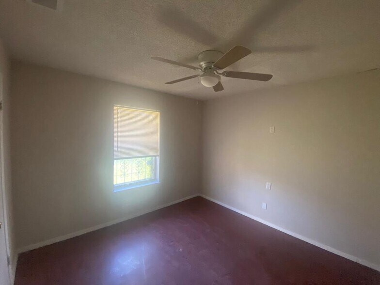 Building Photo - 6905 Sun Dr