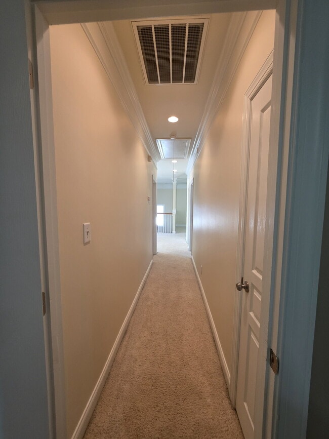 Building Photo - Spacious 4-Bedroom Home for Rent in Kings ...