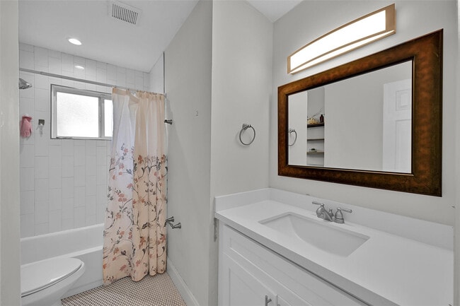 Building Photo - 5708 NW 24th St