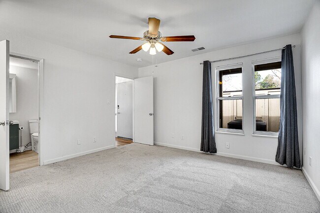 Building Photo - $2,145.95 with $300 Off the first month's rent, 2 Beds - 1 Bath, Townhouse in Greenwood Village w...