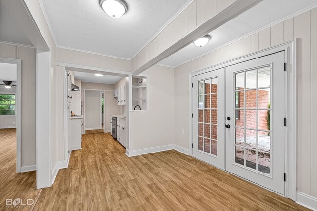 Building Photo - 6119 Bradford Dr