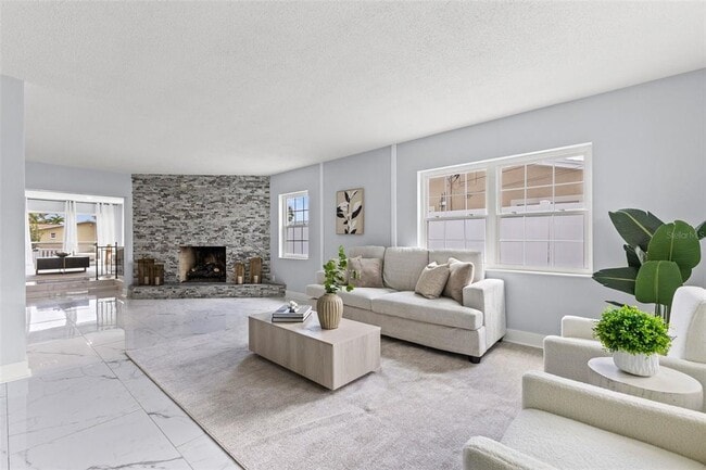 Building Photo - 4000 14th Way NE