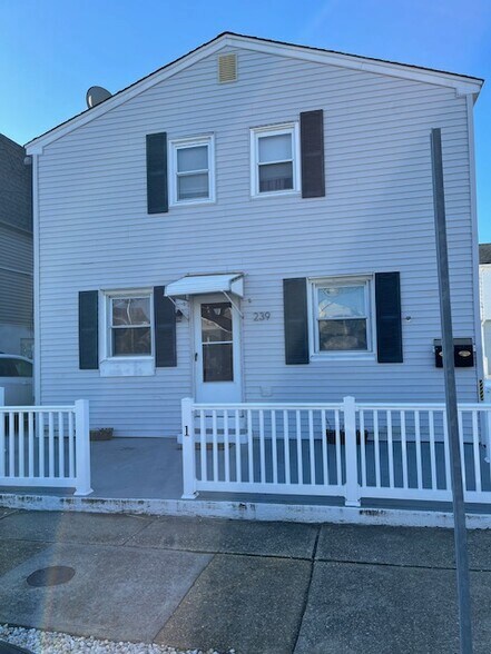 Building Photo - 243 Carteret Ave