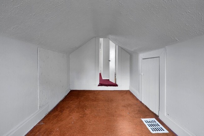 Building Photo - Charming Two-Bedroom, Two-Bath Home in Columbus’s South Side