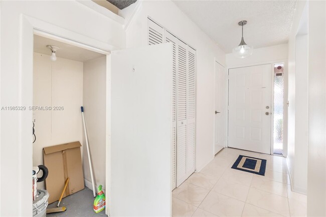 Building Photo - 3952 Cocoplum Cir