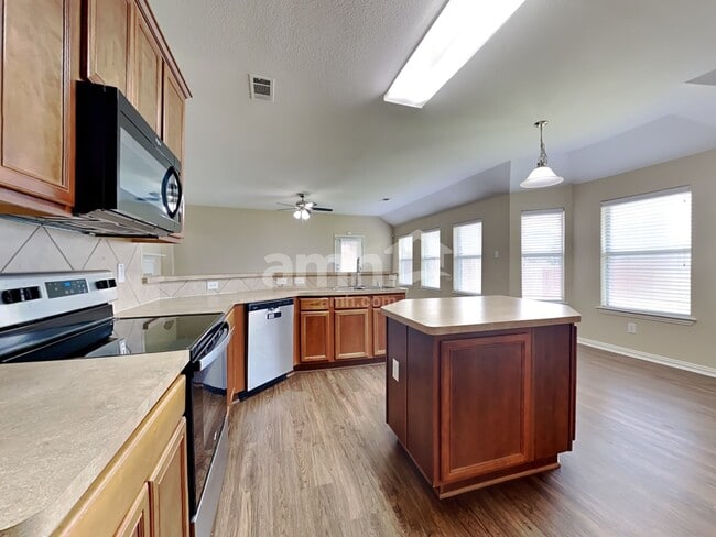 Building Photo - 245 Brookdale Dr