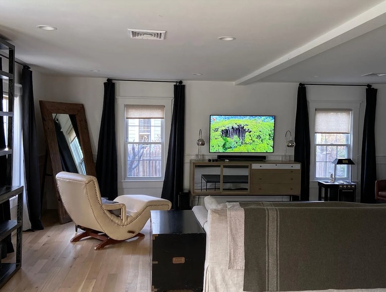 living room - 41 Howe St