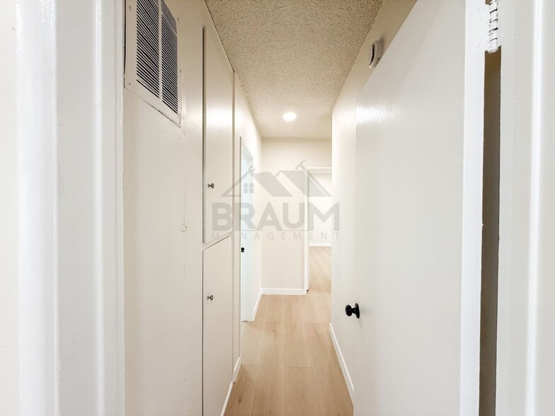 Building Photo - 13129 Oxnard St