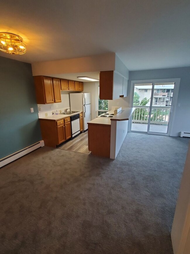 Building Photo - Recently Updated and Spacious 1B / 1B Available for June!