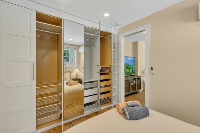 Building Photo - 14 Crossman Pl