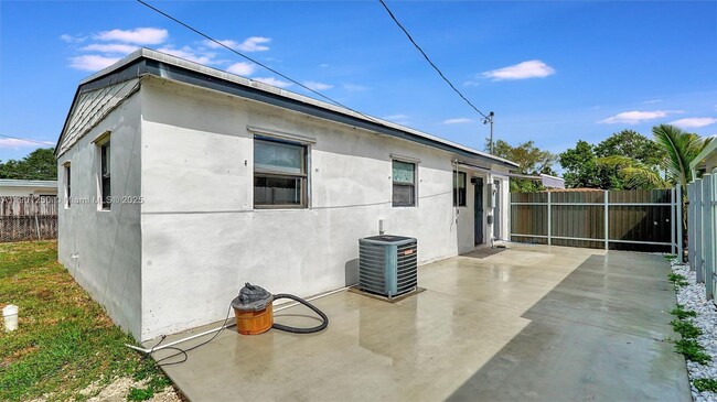 Building Photo - 6408 Grant Ct