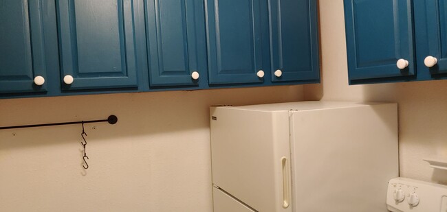 Building Photo - Cute 2 bedroom 1 bath single home