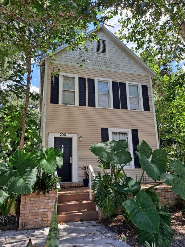 Primary Photo - 206 E Howry Ave