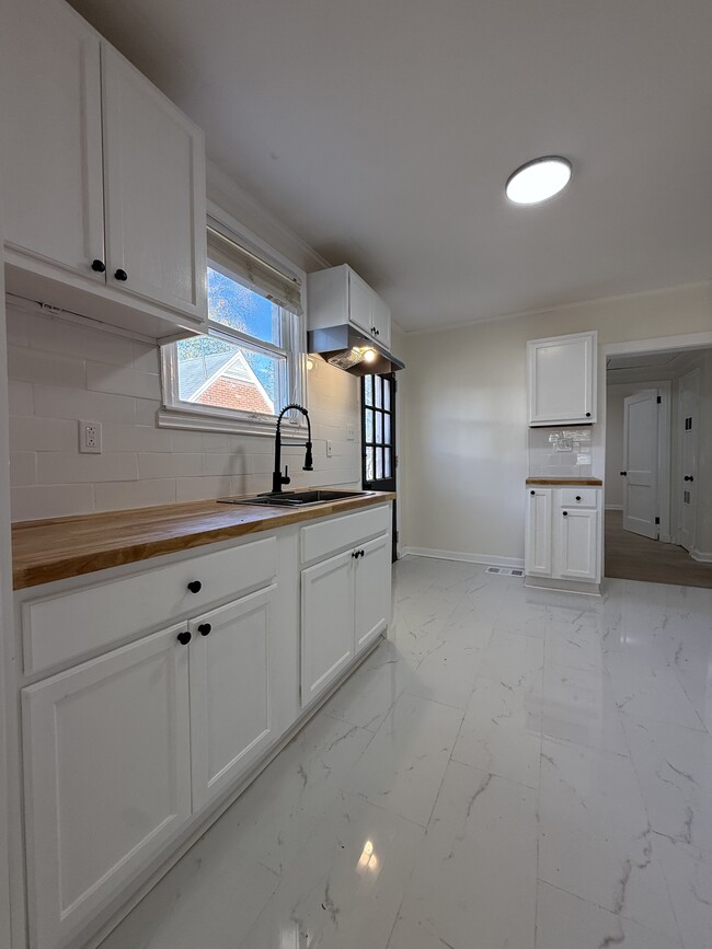 Building Photo - 15 Bradley Dr