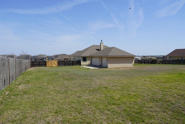 Building Photo - 141 Oak Stone Dr