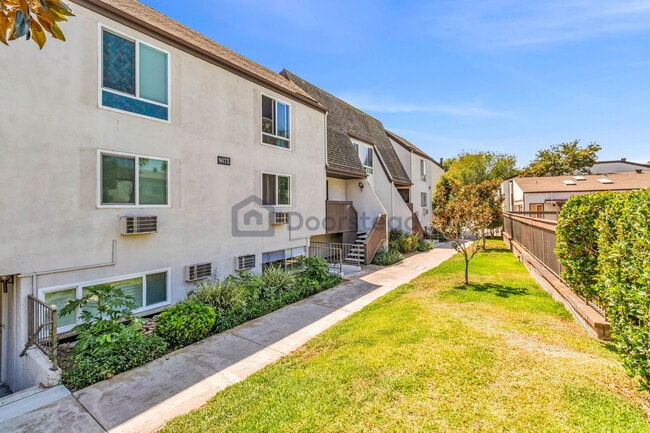 Building Photo - 8075 Caminito de Pizza