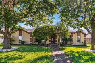 Building Photo - 4436 Emerson Dr