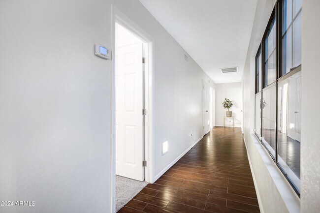 Building Photo - 5431 W Cochise Dr