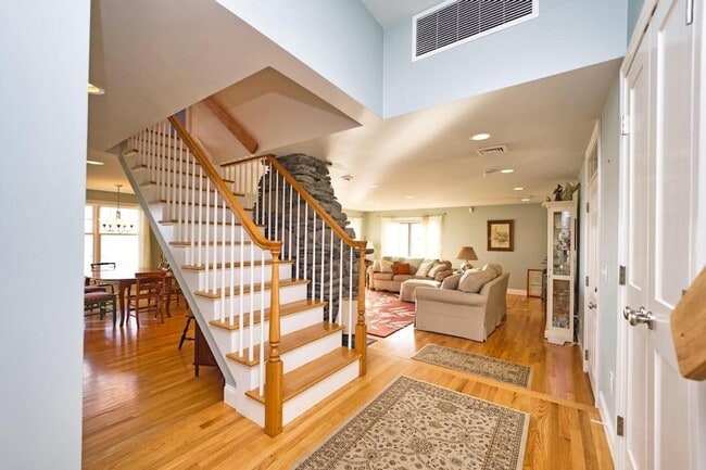 Building Photo - 73 Bayside Ave