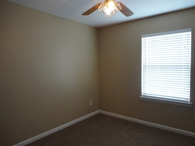 Building Photo - 504 Indian Lake Dr